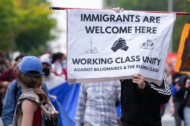 Anti-immigration rally and counter-demonstration in Toronto TORONTO, CANADA - SEPTEMBER 13 : Counter-protestors hold a sign while protestors walk during anti-immigration rally in Toronto, Ontario on September 13, 2025. Mert Alper Dervis Anadolu TORONTO Canada. Editorial use only. Please get in touch for any other usage.  Copyright: x2025xAnadoluxMertxAlperxDervisx