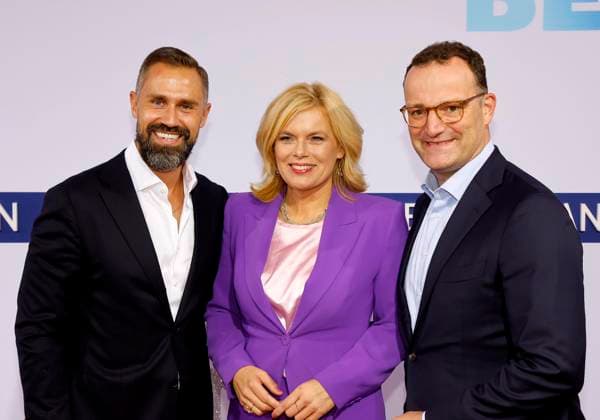 Daniel Funke (Ehemann von Jens Spahn), Julia Klöckner, Jens Spahn bei der Bertelsmann Party 2025 in der Berliner Repräsentanz Bertelsmann Unter den Linden 1. *** Daniel Funke husband of Jens Spahn , Julia Klöckner, Jens Spahn at the Bertelsmann Party 2025 in the Bertelsmann Berlin Representative Office Unter den Linden 1