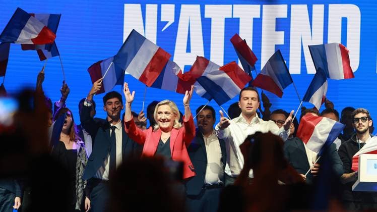 News Bilder des Tages Meeting RN Marine Le Pen Jordan Bardella PHOTOPQR SUD OUEST Photo Fabien Cottereau Bordeaux 14 09 2025 Meeting du Rassemblement National au Parc des expositions de Bordeaux, avec Marine Le Pen et Jordan Bardella Summer University of the Rassemblement National in Bordeaux, southwestern France, on September 14, 2025 Bordeaux 20 Gironde France  Copyright: xPHOTOPQR SUDxOUEST MAXPPPxPhotoxFabienxCottereaux 20250914SDO2875 20250914SDO2875