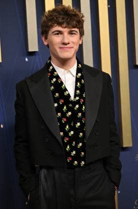 Sam Nivola arrives for the 77th annual Primetime Emmy Awards at the Peacock Theater in Los Angeles on Sunday, September 14, 2025.  LAP2025091414 CHISxCHEW