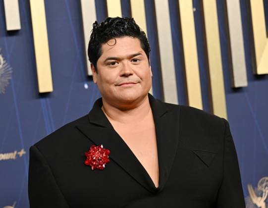 Harvey Guillén arrives for the 77th annual Primetime Emmy Awards at the Peacock Theater in Los Angeles on Sunday, September 14, 2025.  LAP2025091431 CHISxCHEW