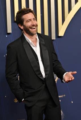 Jake Gyllenhaal arrives for the 77th annual Primetime Emmy Awards at the Peacock Theater in Los Angeles on Sunday, September 14, 2025.  LAP2025091438 CHISxCHEW