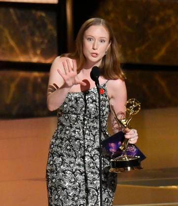 Hannah Einbinder accepts the Outstanding Supporting Actress in a Comedy Series award for Hacks onstage at the 77th annual Primetime Emmy Awards at the Peacock Theater in Los Angeles on Sunday, September 14, 2025.  LAP202509142064 JIMxRUYMEN