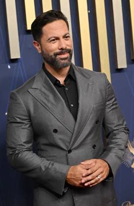 Victor Turpin arrives for the 77th annual Primetime Emmy Awards at the Peacock Theater in Los Angeles on Sunday, September 14, 2025.  LAP2025091478 CHISxCHEW