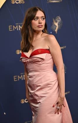 Aimee Lou Wood arrives for the 77th annual Primetime Emmy Awards at the Peacock Theater in Los Angeles on Sunday, September 14, 2025.  LAP20250914176 CHISxCHEW