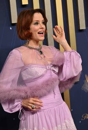 Parker Posey arrives for the 77th annual Primetime Emmy Awards at the Peacock Theater in Los Angeles on Sunday, September 14, 2025.  LAP20250914169 CHISxCHEW