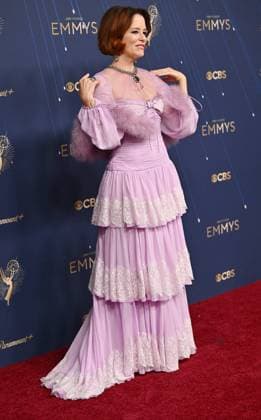 Parker Posey arrives for the 77th annual Primetime Emmy Awards at the Peacock Theater in Los Angeles on Sunday, September 14, 2025.  LAP20250914170 CHISxCHEW