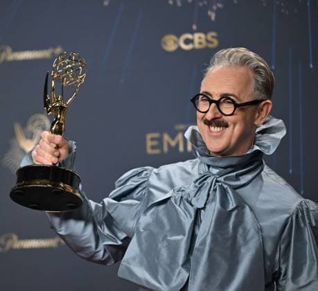 Alan Cumming holds the Emmy for Outstanding Reality Competition Program for The Traitors backstage during the 77th annual Primetime Emmy Awards at the Peacock Theater in Los Angeles on Sunday, September 14, 2025.  LAP20250914182 CHISxCHEW