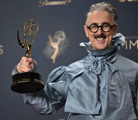 Alan Cumming holds the Emmy for Outstanding Reality Competition Program for The Traitors backstage during the 77th annual Primetime Emmy Awards at the Peacock Theater in Los Angeles on Sunday, September 14, 2025.  LAP20250914183 CHISxCHEW