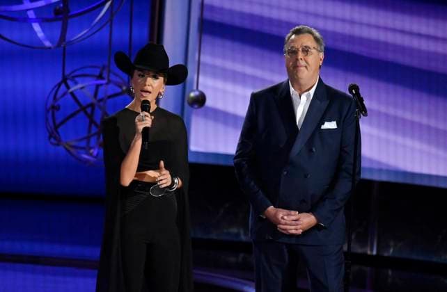 Lainey Wilson and Vince Gill perform onstage at the 77th annual Primetime Emmy Awards at the Peacock Theater in Los Angeles on Sunday, September 14, 2025.  LAP202509142222 JIMxRUYMEN