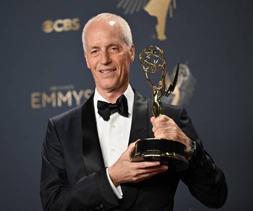 Dan Gilroy holds the Emmy for Outstanding Writing for a Drama Series for Andor, backstage during the 77th annual Primetime Emmy Awards at the Peacock Theater in Los Angeles on Sunday, September 14, 2025.  LAP20250914198 CHISxCHEW