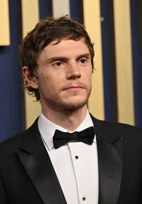 Evan Peters arrives for the 77th annual Primetime Emmy Awards at the Peacock Theater in Los Angeles on Sunday, September 14, 2025.  LAP20250914221 CHISxCHEW