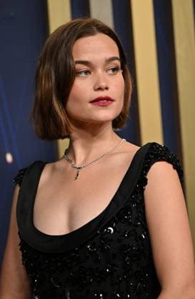 Sarah Catherine Hook arrives for the 77th annual Primetime Emmy Awards at the Peacock Theater in Los Angeles on Sunday, September 14, 2025.  LAP20250914238 CHISxCHEW