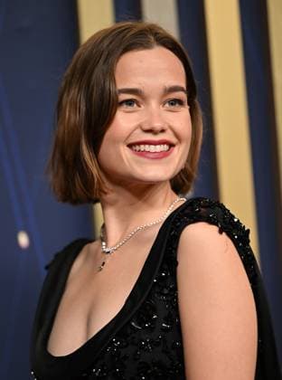 Sarah Catherine Hook arrives for the 77th annual Primetime Emmy Awards at the Peacock Theater in Los Angeles on Sunday, September 14, 2025.  LAP20250914239 CHISxCHEW