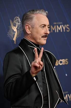 Alan Cumming arrives for the 77th annual Primetime Emmy Awards at the Peacock Theater in Los Angeles on Sunday, September 14, 2025.  LAP20250914245 CHISxCHEW