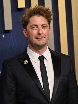 Luke Hull arrives for the 77th annual Primetime Emmy Awards at the Peacock Theater in Los Angeles on Sunday, September 14, 2025.  LAP20250914259 CHISxCHEW