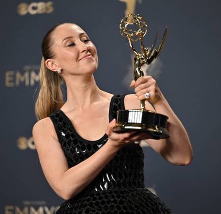 Erin Doherty holds the Emmy for Outstanding Supporting Actress in a Limited or Anthology Series or Movie for Adolescence, backstage during the 77th annual Primetime Emmy Awards at the Peacock Theater in Los Angeles on Sunday, September 14, 2025.  LAP20250914296 CHISxCHEW