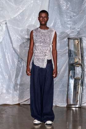 Gabe Gordon - Runway - Spring 2026, New York Fashion Week, USA - 14 Sep 2025 A model walks the runway for the Gabe Gordon fashion show during the Spring 2026 New York Fashion Week at DCTV in New York City. New York United States Copyright: xRonxAdarx xSOPAxImagesx _radar_gordon_20250914_20035