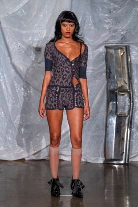 Gabe Gordon - Runway - Spring 2026, New York Fashion Week, USA - 14 Sep 2025 A model walks the runway for the Gabe Gordon fashion show during the Spring 2026 New York Fashion Week at DCTV in New York City. New York United States Copyright: xRonxAdarx xSOPAxImagesx _radar_gordon_20250914_20065