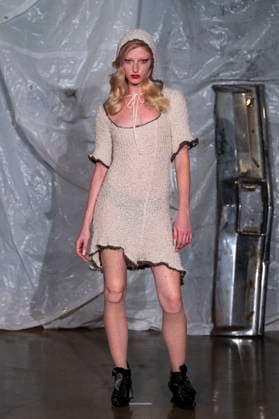Gabe Gordon - Runway - Spring 2026, New York Fashion Week, USA - 14 Sep 2025 A model walks the runway for the Gabe Gordon fashion show during the Spring 2026 New York Fashion Week at DCTV in New York City. New York United States Copyright: xRonxAdarx xSOPAxImagesx _radar_gordon_20250914_20135