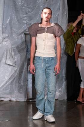 Gabe Gordon - Runway - Spring 2026, New York Fashion Week, USA - 14 Sep 2025 A model walks the runway for the Gabe Gordon fashion show during the Spring 2026 New York Fashion Week at DCTV in New York City. New York United States Copyright: xRonxAdarx xSOPAxImagesx _radar_gordon_20250914_20172