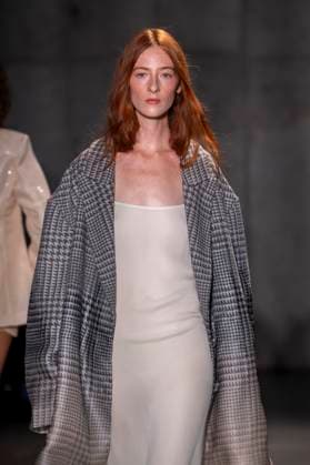 Bach Mai - Runway - Spring 2026, New York Fashion Week, USA - 14 Sep 2025 A model walks the runway for the Bach Mai fashion show during the Spring 2026 New York Fashion Week at Genesis House in New York City. New York United States Copyright: xRonxAdarx xSOPAxImagesx _radar_mai_20250914_20759