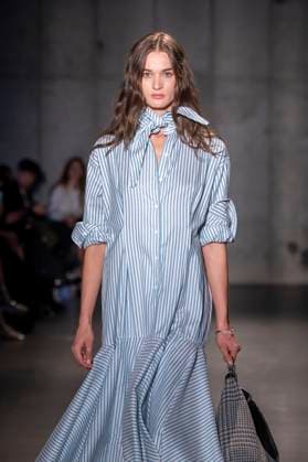 Bach Mai - Runway - Spring 2026, New York Fashion Week, USA - 14 Sep 2025 A model walks the runway for the Bach Mai fashion show during the Spring 2026 New York Fashion Week at Genesis House in New York City. New York United States Copyright: xRonxAdarx xSOPAxImagesx _radar_mai_20250914_20832