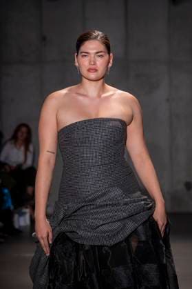 Bach Mai - Runway - Spring 2026, New York Fashion Week, USA - 14 Sep 2025 A model walks the runway for the Bach Mai fashion show during the Spring 2026 New York Fashion Week at Genesis House in New York City. New York United States Copyright: xRonxAdarx xSOPAxImagesx _radar_mai_20250914_20940