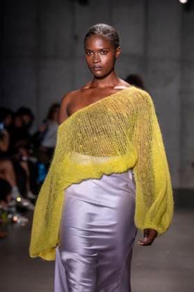 Bach Mai - Runway - Spring 2026, New York Fashion Week, USA - 14 Sep 2025 A model walks the runway for the Bach Mai fashion show during the Spring 2026 New York Fashion Week at Genesis House in New York City. New York United States Copyright: xRonxAdarx xSOPAxImagesx _radar_mai_20250914_21053