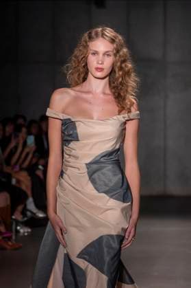 Bach Mai - Runway - Spring 2026, New York Fashion Week, USA - 14 Sep 2025 A model walks the runway for the Bach Mai fashion show during the Spring 2026 New York Fashion Week at Genesis House in New York City. New York United States Copyright: xRonxAdarx xSOPAxImagesx _radar_mai_20250914_21164