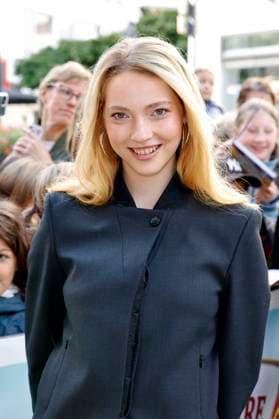 Emilia Maier at the premiere of the movie Die Schule der magischen Tiere 4 at the Lichtburg Essen, 14 09 2025 Foto:xT.xSchröerx xFuturexImagex schule_5904