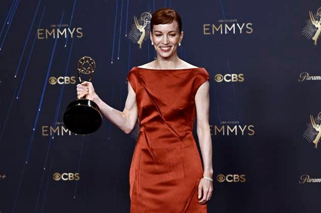 Britt Lower with the Emmy for Best Lead Actress in a Drama Series Severance at the 77 Primetime Emmy Awards 2025 Photocall at the Peacock Theater Los Angeles, 14 09 2025 Foto:xD.xStarbuckx xFuturexImagex emmy_5819