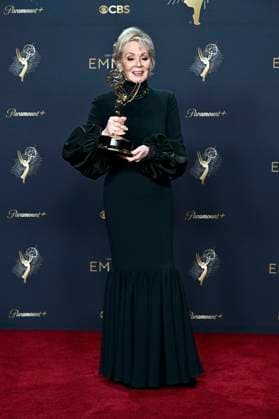 Jean Smart with the Emmy for Best Lead Actress in a Comedy Series Hacks at the 77 Primetime Emmy Awards 2025 Photocall at the Peacock Theater Los Angeles, 14 09 2025 Foto:xD.xStarbuckx xFuturexImagex emmy_5823