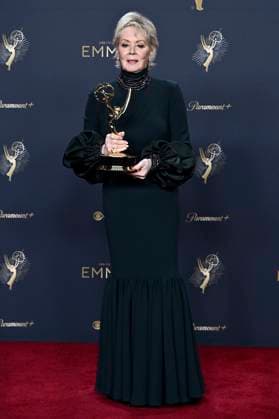 Jean Smart with the Emmy for Best Lead Actress in a Comedy Series Hacks at the 77 Primetime Emmy Awards 2025 Photocall at the Peacock Theater Los Angeles, 14 09 2025 Foto:xD.xStarbuckx xFuturexImagex emmy_5824