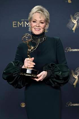 Jean Smart with the Emmy for Best Lead Actress in a Comedy Series Hacks at the 77 Primetime Emmy Awards 2025 Photocall at the Peacock Theater Los Angeles, 14 09 2025 Foto:xD.xStarbuckx xFuturexImagex emmy_5827