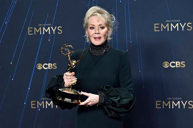 Jean Smart with the Emmy for Best Lead Actress in a Comedy Series Hacks at the 77 Primetime Emmy Awards 2025 Photocall at the Peacock Theater Los Angeles, 14 09 2025 Foto:xD.xStarbuckx xFuturexImagex emmy_5828