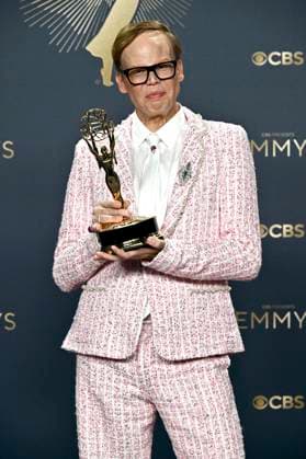 Jeff Hiller with the Emmy for Best Supporting Actor in a Comedy Series Somebody Somewhere at the 77 Primetime Emmy Awards 2025 Photocall at the Peacock Theater Los Angeles, 14 09 2025 Foto:xD.xStarbuckx xFuturexImagex emmy_5849