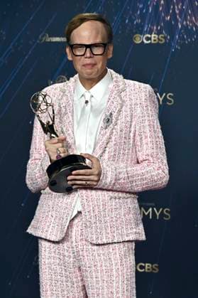 Jeff Hiller with the Emmy for Best Supporting Actor in a Comedy Series Somebody Somewhere at the 77 Primetime Emmy Awards 2025 Photocall at the Peacock Theater Los Angeles, 14 09 2025 Foto:xD.xStarbuckx xFuturexImagex emmy_5850