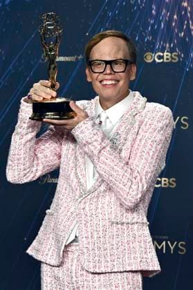 Jeff Hiller with the Emmy for Best Supporting Actor in a Comedy Series Somebody Somewhere at the 77 Primetime Emmy Awards 2025 Photocall at the Peacock Theater Los Angeles, 14 09 2025 Foto:xD.xStarbuckx xFuturexImagex emmy_5853