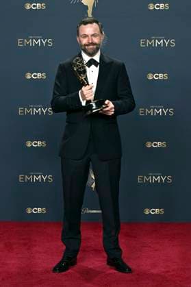 Philip Barantini with the Emmy for Best Director for the mini-series Adolescence at the 77 Primetime Emmy Awards 2025 Photocall at the Peacock Theater Los Angeles, 14 09 2025 Foto:xD.xStarbuckx xFuturexImagex emmy_5858