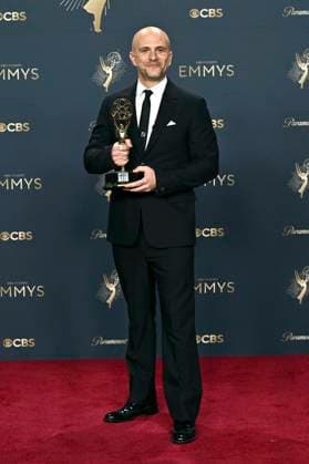 Adam Randall with the Emmy for Best Director for Drama Series Slow Horses at the 77 Primetime Emmy Awards 2025 Photocall at the Peacock Theater Los Angeles, 14 09 2025 Foto:xD.xStarbuckx xFuturexImagex emmy_5864
