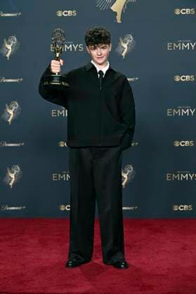 Owen Cooper with the Emmy for Best Supporting Actor in a Mini Series Adolescence at the 77 Primetime Emmy Awards 2025 Photocall at the Peacock Theater Los Angeles, 14 09 2025 Foto:xD.xStarbuckx xFuturexImagex emmy_5871