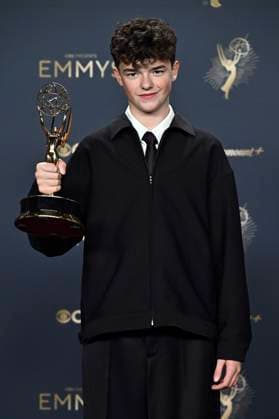 Owen Cooper with the Emmy for Best Supporting Actor in a Mini Series Adolescence at the 77 Primetime Emmy Awards 2025 Photocall at the Peacock Theater Los Angeles, 14 09 2025 Foto:xD.xStarbuckx xFuturexImagex emmy_5874