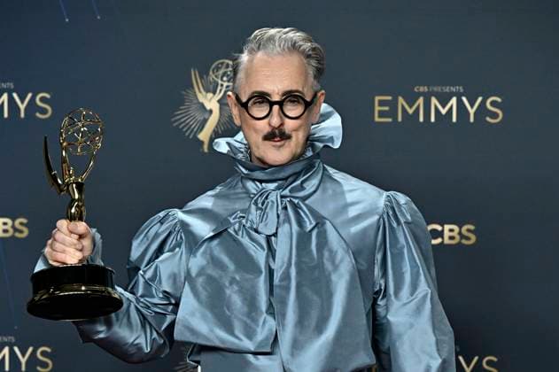 Alan Cumming with the Emmy for Best Reality Competition Program The Traitors at the Winner Photocall of the 77 Primetime Emmy Awards 2025 at the Peacock Theater Los Angeles, 14 09 2025 Foto:xD.xStarbuckx xFuturexImagex emmy_5886