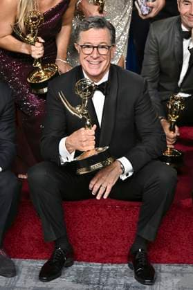 Stephen Colbert with the Emmy for Best Talk Series The Late Show with Stephen Colbert at the 77 Primetime Emmy Awards 2025 Photocall at the Peacock Theater Los Angeles, September 14, 2025 Foto:xD.xStarbuckx xFuturexImagex emmy_5903