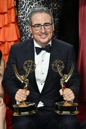 Stephen Colbert with the Emmy for Best Talk Series The Late Show with Stephen Colbert at the 77 Primetime Emmy Awards 2025 Photocall at the Peacock Theater Los Angeles, September 14, 2025 Foto:xD.xStarbuckx xFuturexImagex emmy_5905