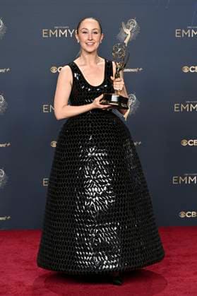 Erin Doherty with the Emmy for Best Supporting Actress in a Mini Series Adolescence at the 77 Primetime Emmy Awards 2025 Photocall at the Peacock Theater Los Angeles, 14 09 2025 Foto:xD.xStarbuckx xFuturexImagex emmy_5913