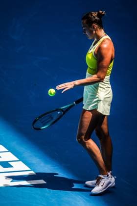 RECORD DATE NOT STATED 2025 Australian Open - Day 8 MELBOURNE, AUSTRALIA - JANUARY 19: Aryna Sabalenka of Belarus serves to Mirra Andreeva of Russia on day eight of the 2025 Australian Open at Melbourne Park on January 19, 2025 in Melbourne, Australia., 64890342.jpg