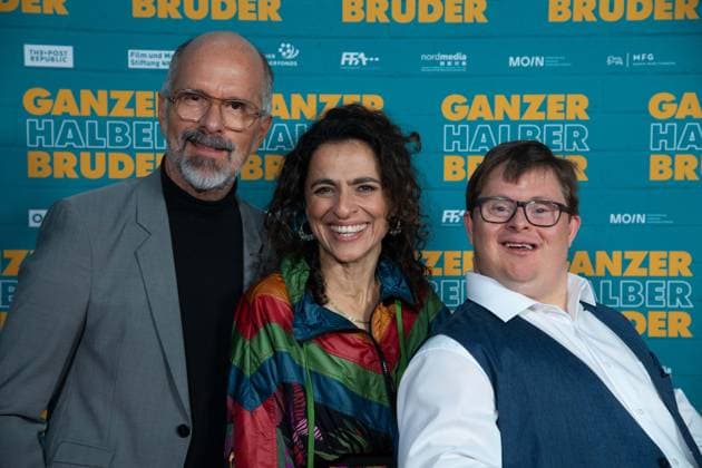 from left Christoph Maria HERBST, actor, Sesede TERZIYAN, actress, Nicolas Nico RANDEL, actor, red carpet, red carpet show, arrival, film premiere GANZER HALBER BRUDER on 15 09 2025 at the Cinedom cinema in Cologne,