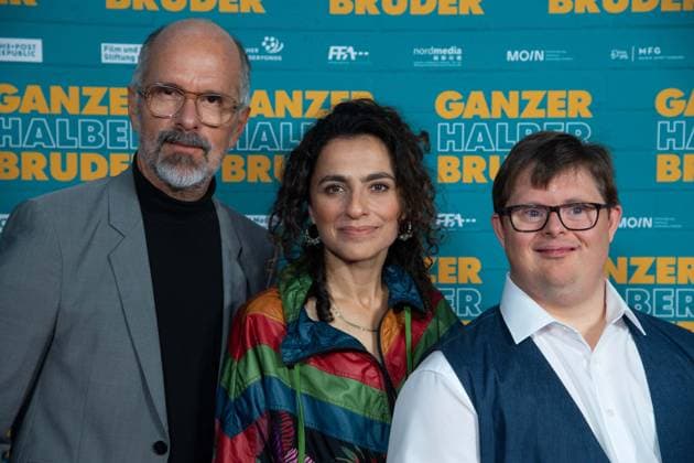 from left Christoph Maria HERBST, actor, Sesede TERZIYAN, actress, Nicolas Nico RANDEL, actor, red carpet, red carpet show, arrival, film premiere GANZER HALBER BRUDER on 15 09 2025 at the Cinedom cinema in Cologne,